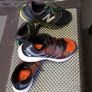 2 pair tennis shoes boys(YOU GET BOTH PAIR)